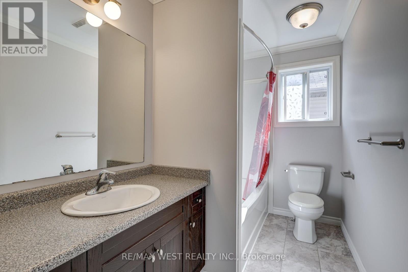 63 Havenwood Street, Middlesex Centre, ON - Indoor Photo Showing Bathroom