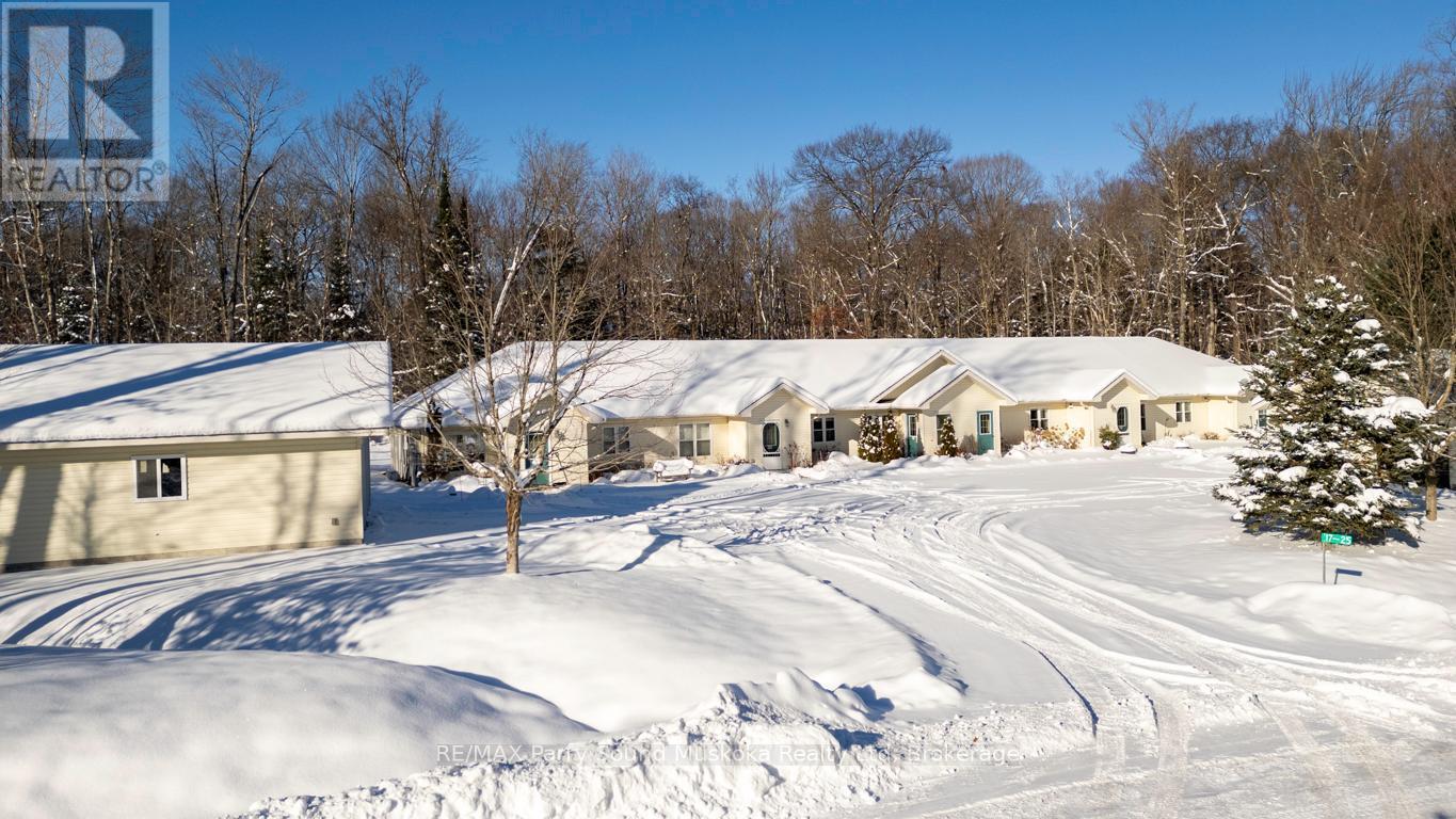 2 bedroom Condo Bungalow! - 17 - 25 Seguin Place, Seguin (Humphrey), ON - Outdoor