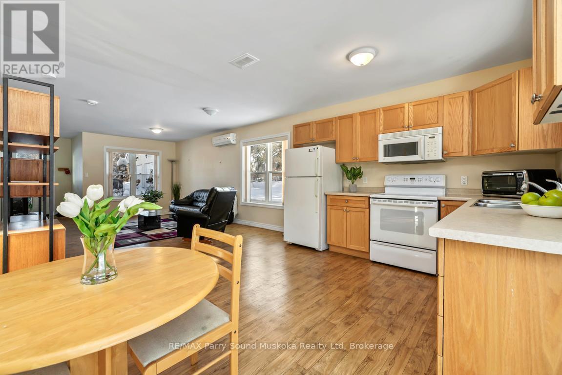 17 - 25 Seguin Place, Seguin (Humphrey), ON - Indoor Photo Showing Kitchen