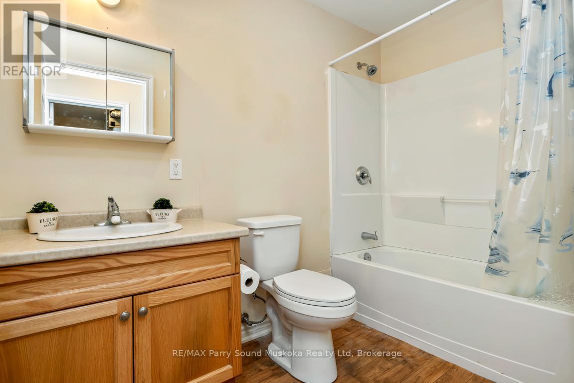 4 pc bat - 17 - 25 Seguin Place, Seguin (Humphrey), ON - Indoor Photo Showing Bathroom