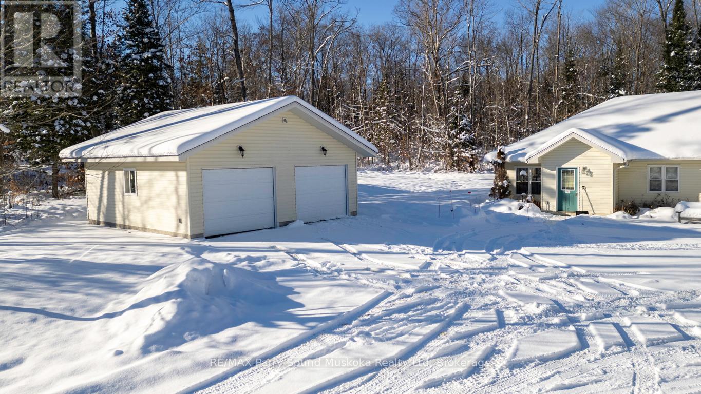 Detached garage w auto opener - 17 - 25 Seguin Place, Seguin (Humphrey), ON - Outdoor