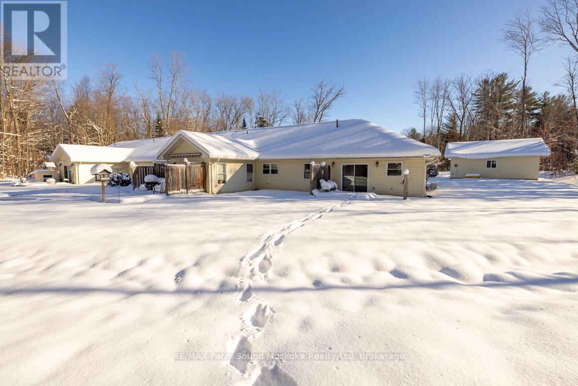 Country Setting - 17 - 25 Seguin Place, Seguin (Humphrey), ON - Outdoor