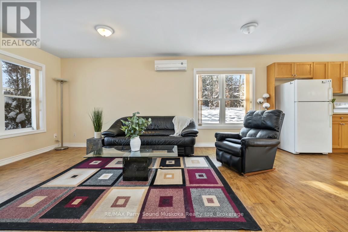 17 - 25 Seguin Place, Seguin (Humphrey), ON - Indoor Photo Showing Other Room