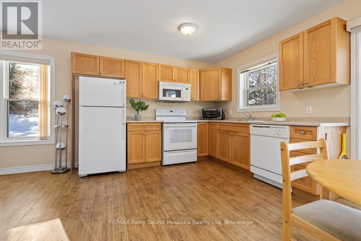 Fully equipped kitchen - 17 - 25 Seguin Place, Seguin (Humphrey), ON - Indoor Photo Showing Kitchen