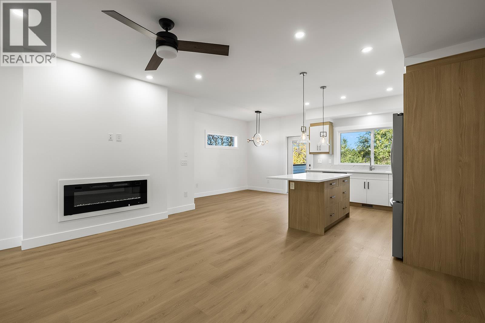 2709 Hewl Road, West Kelowna, BC - Indoor With Fireplace