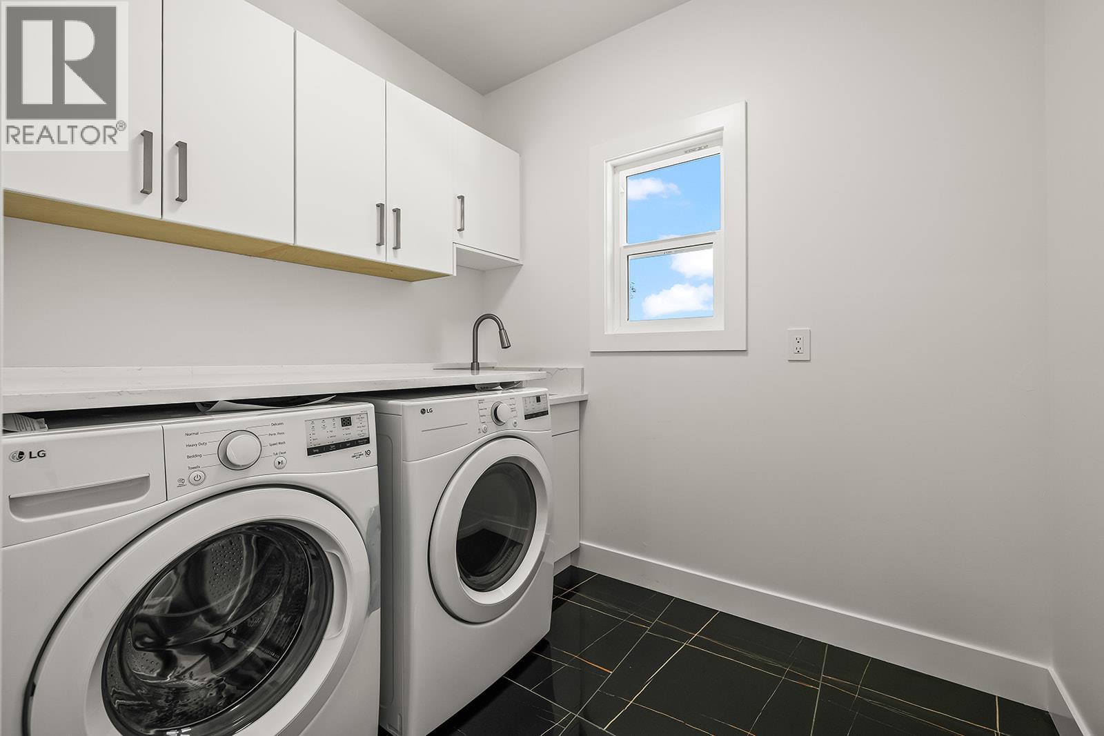 2709 Hewl Road, West Kelowna, BC - Indoor Photo Showing Laundry Room