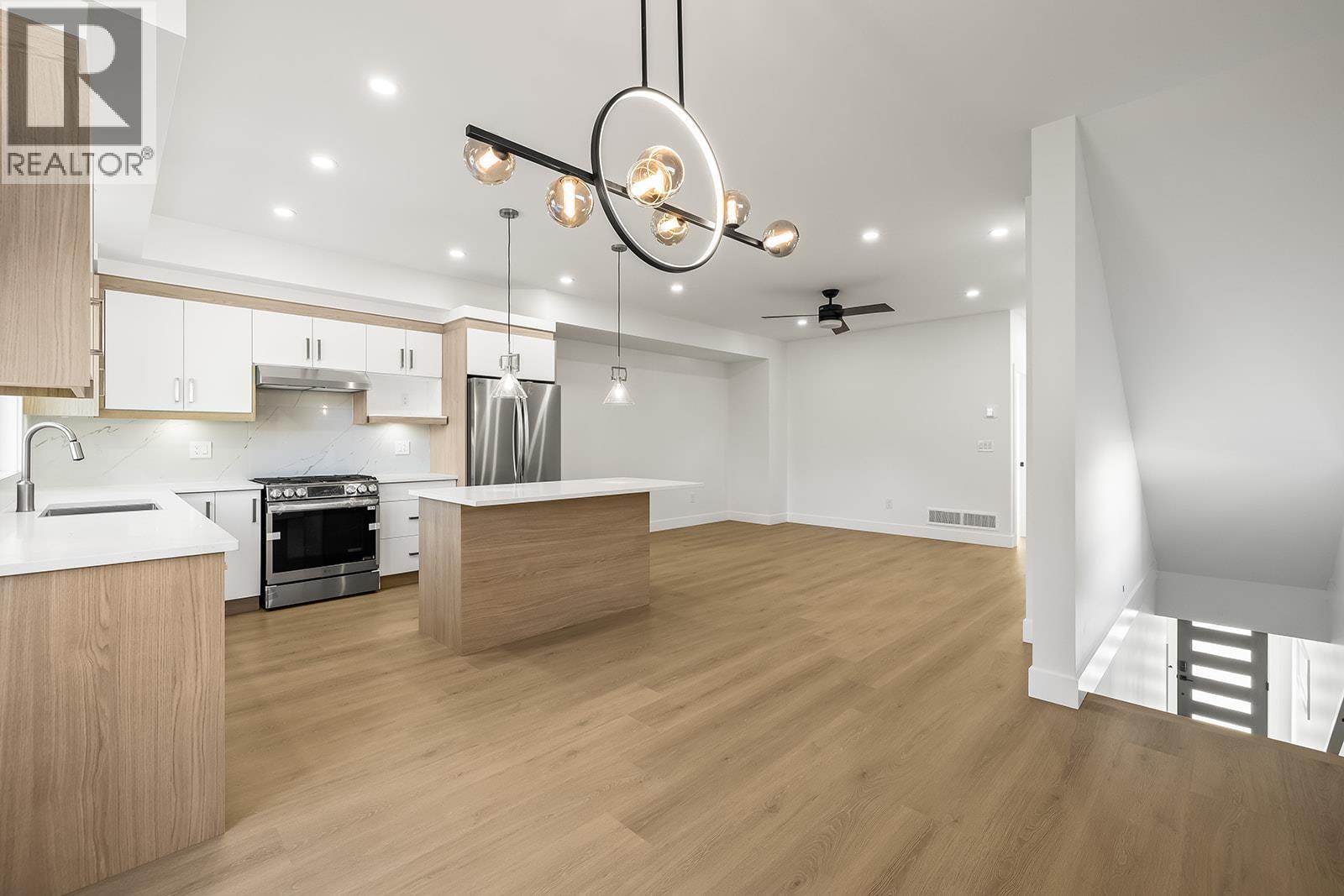 2709 Hewl Road, West Kelowna, BC - Indoor Photo Showing Kitchen With Upgraded Kitchen