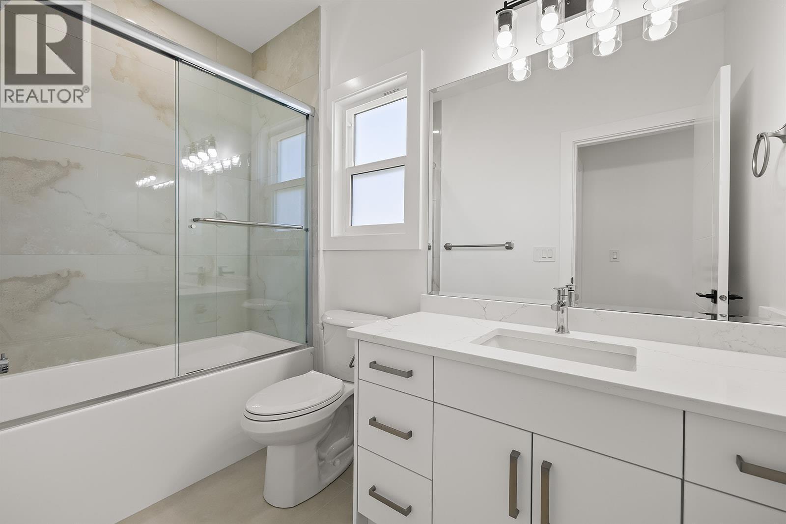 2709 Hewl Road, West Kelowna, BC - Indoor Photo Showing Bathroom