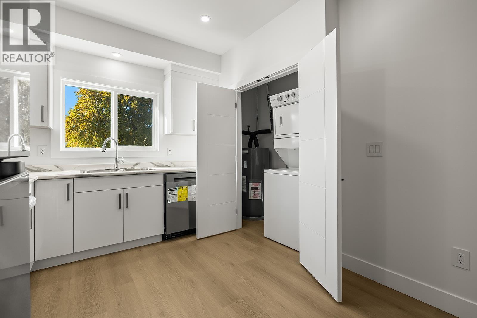 2709 Hewl Road, West Kelowna, BC - Indoor Photo Showing Laundry Room