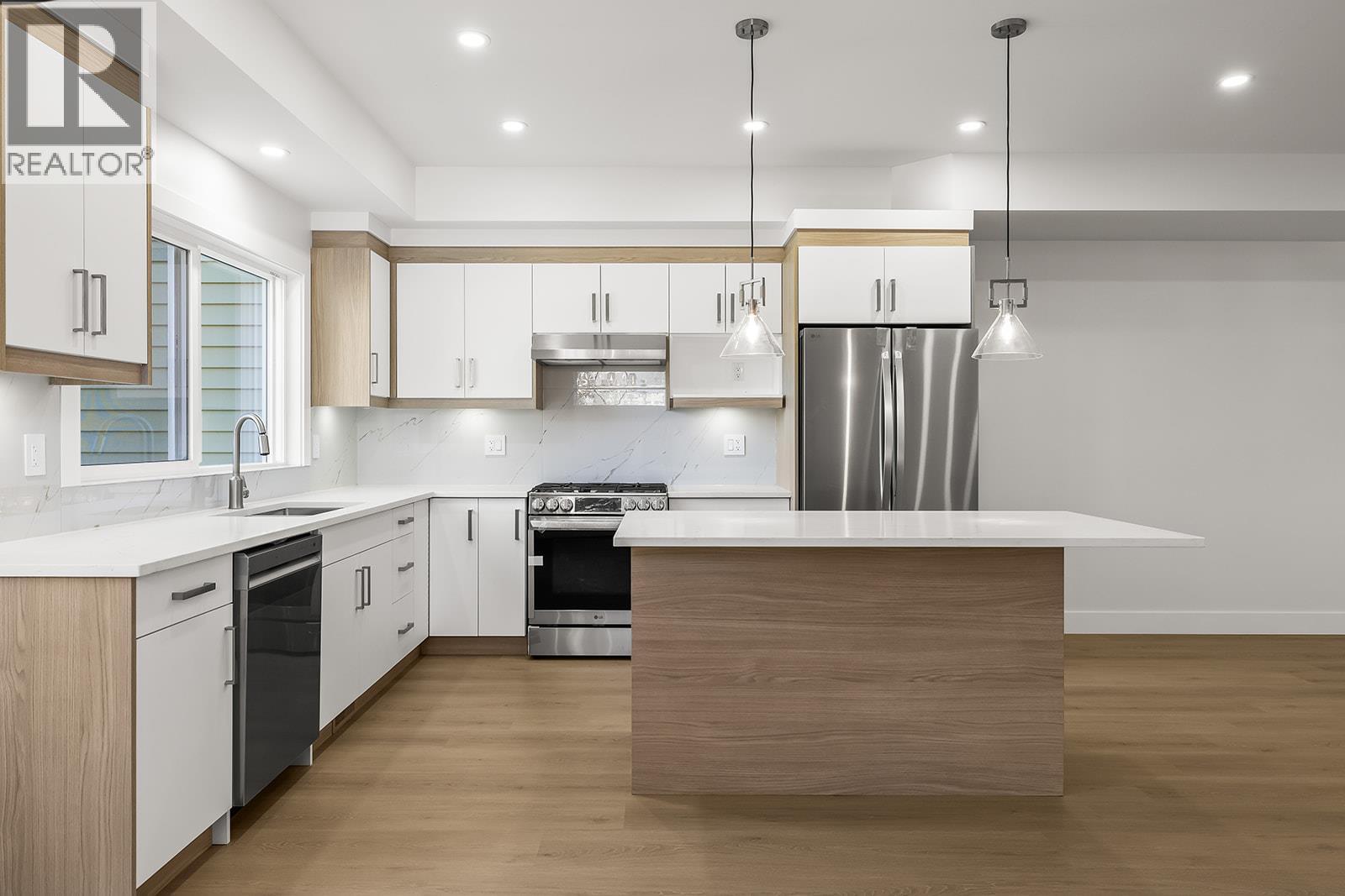 2709 Hewl Road, West Kelowna, BC - Indoor Photo Showing Kitchen With Upgraded Kitchen