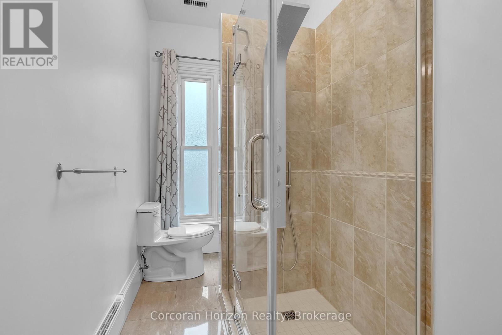 2Nd Flr - 203 Macnab Street S, Hamilton (Durand), ON