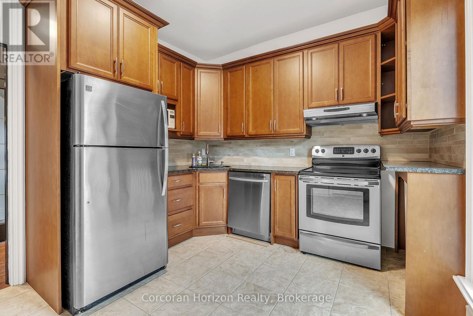 2Nd Flr - 203 Macnab Street S, Hamilton (Durand), ON