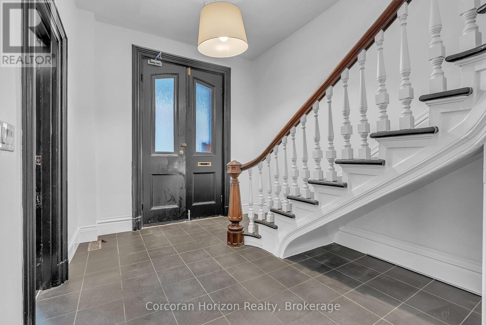 2Nd Flr - 203 Macnab Street S, Hamilton (Durand), ON