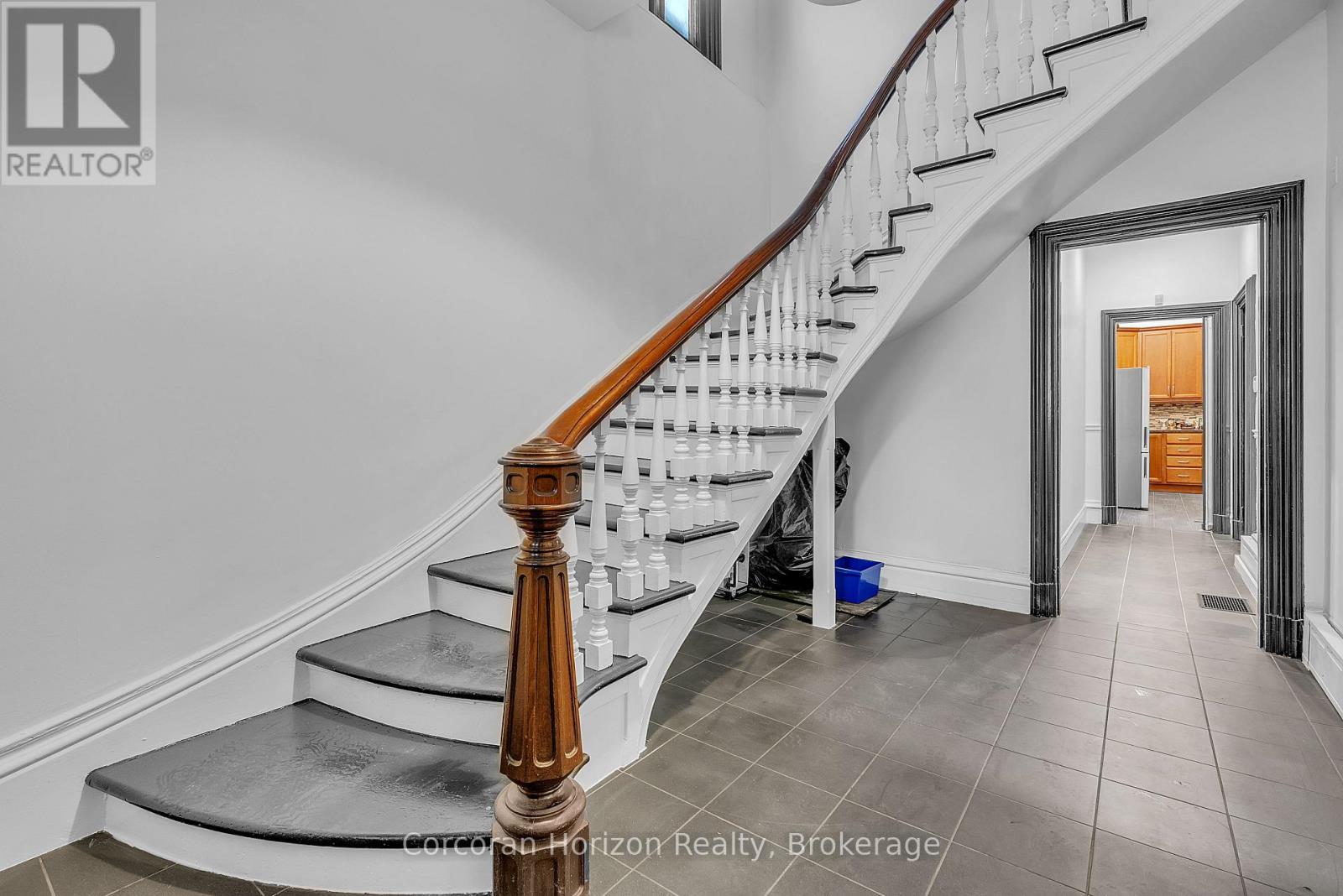 2Nd Flr - 203 Macnab Street S, Hamilton (Durand), ON