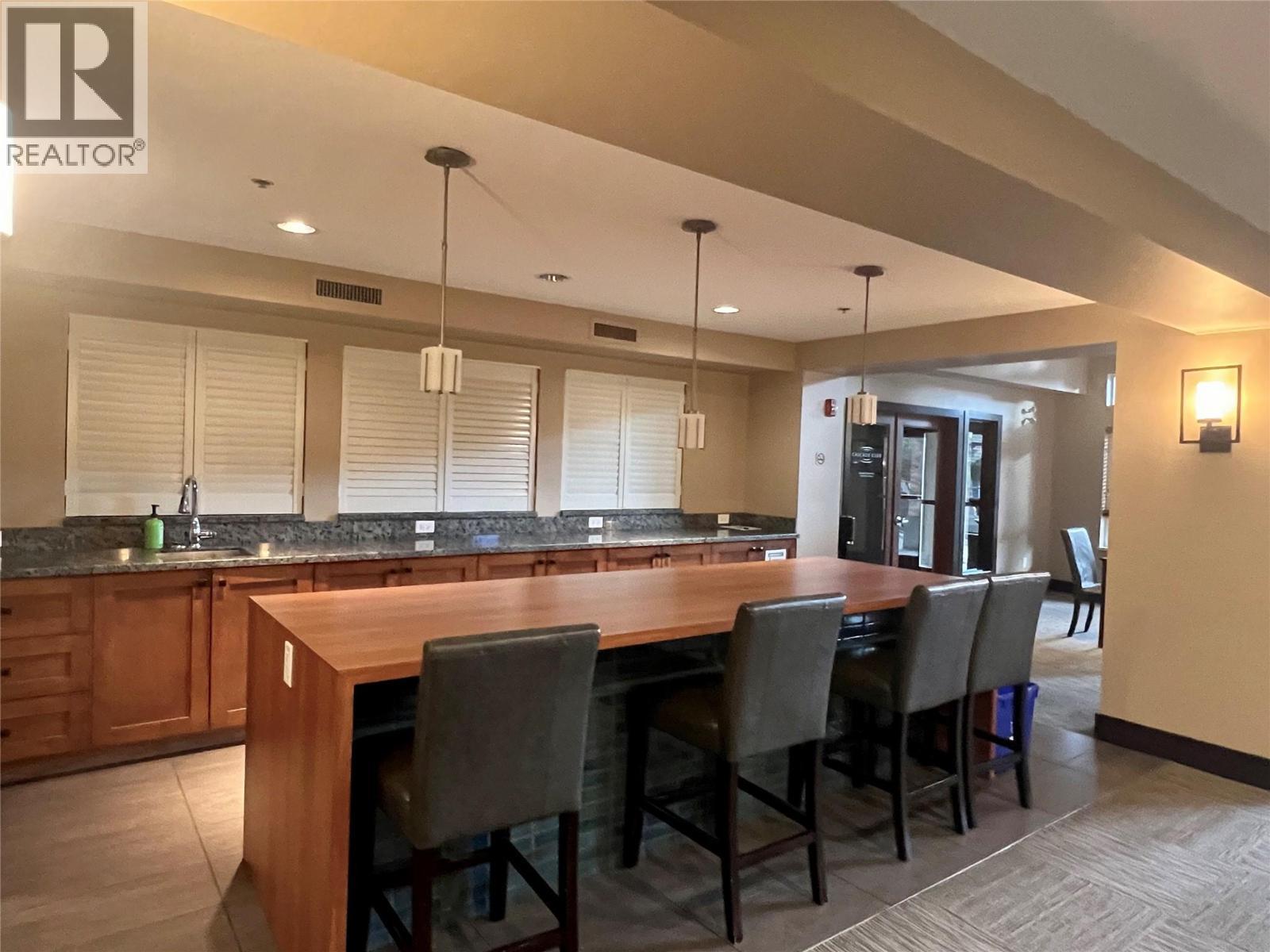 1075 Sunset Drive Unit# 1803, Kelowna, BC - Indoor Photo Showing Other Room