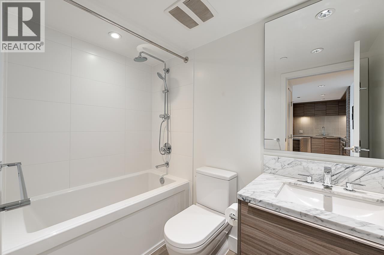 2106 1550 Fern Street, North Vancouver, BC - Indoor Photo Showing Bathroom