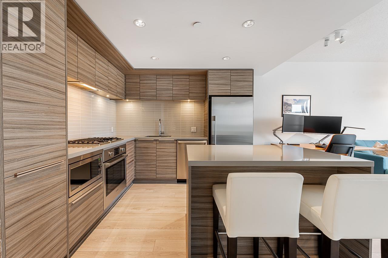 2106 1550 Fern Street, North Vancouver, BC - Indoor Photo Showing Kitchen With Upgraded Kitchen