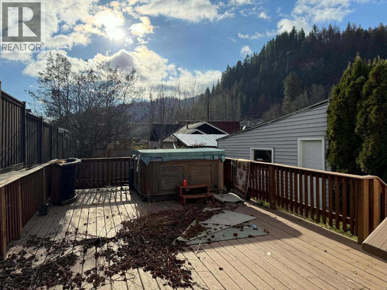 168 Crescent Street, Castlegar, BC - Outdoor With Deck Patio Veranda