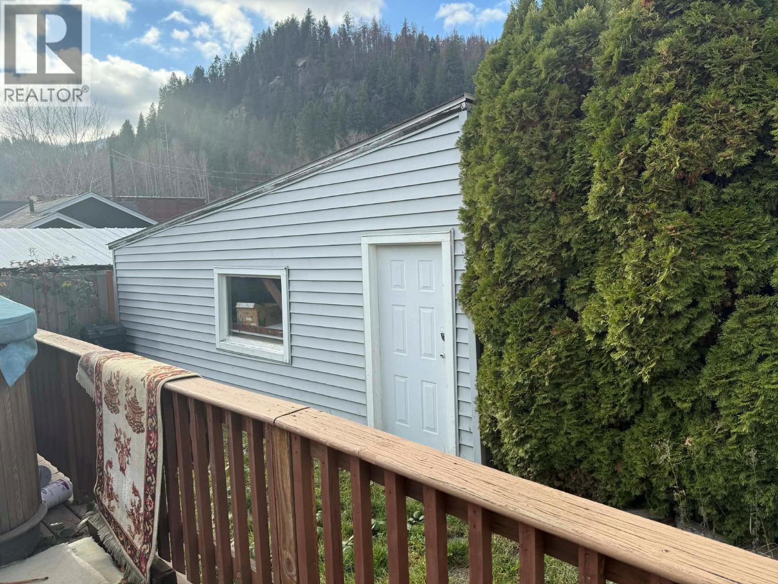 168 Crescent Street, Castlegar, BC - Outdoor