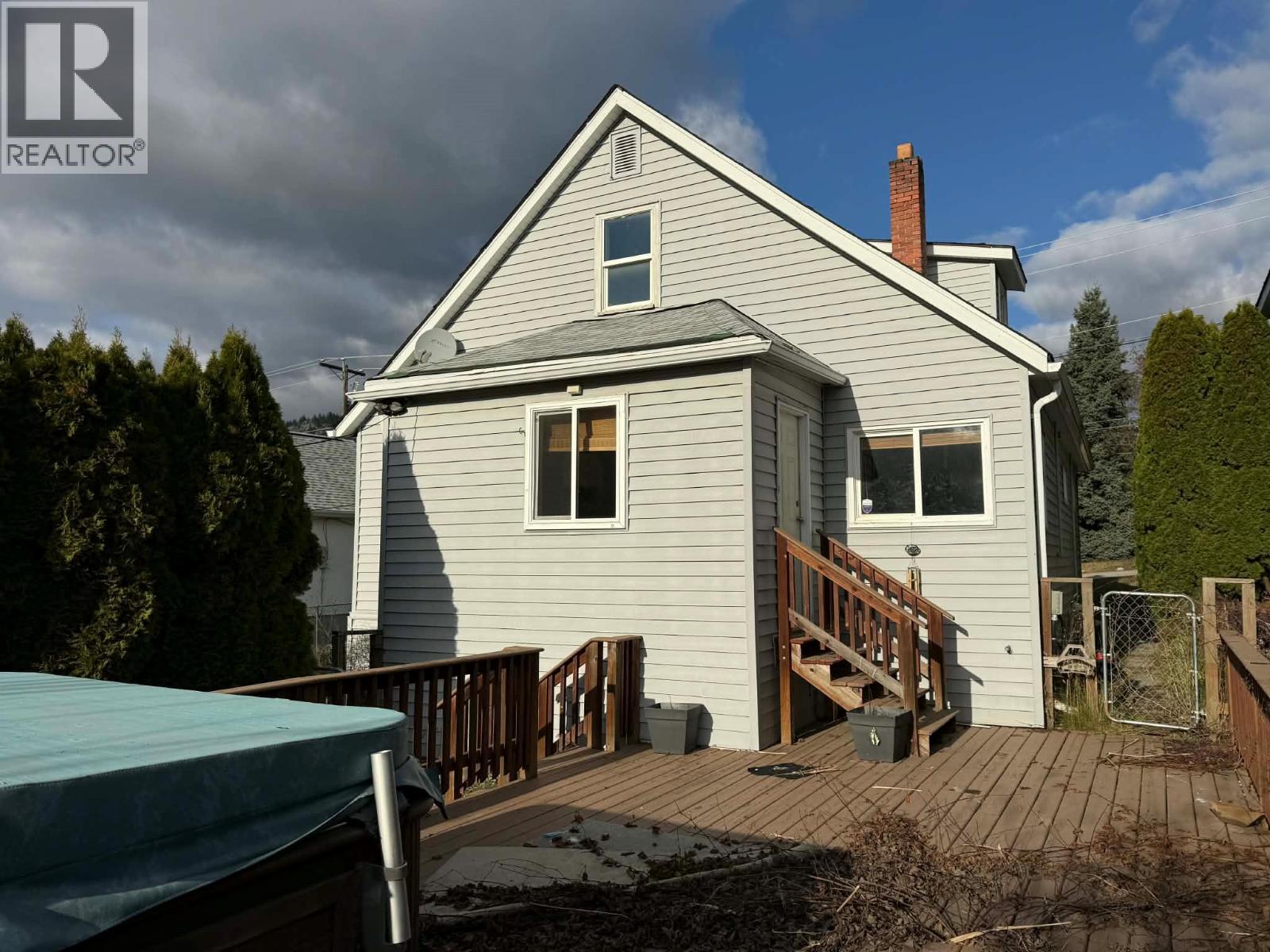 168 Crescent Street, Castlegar, BC - Outdoor With Exterior