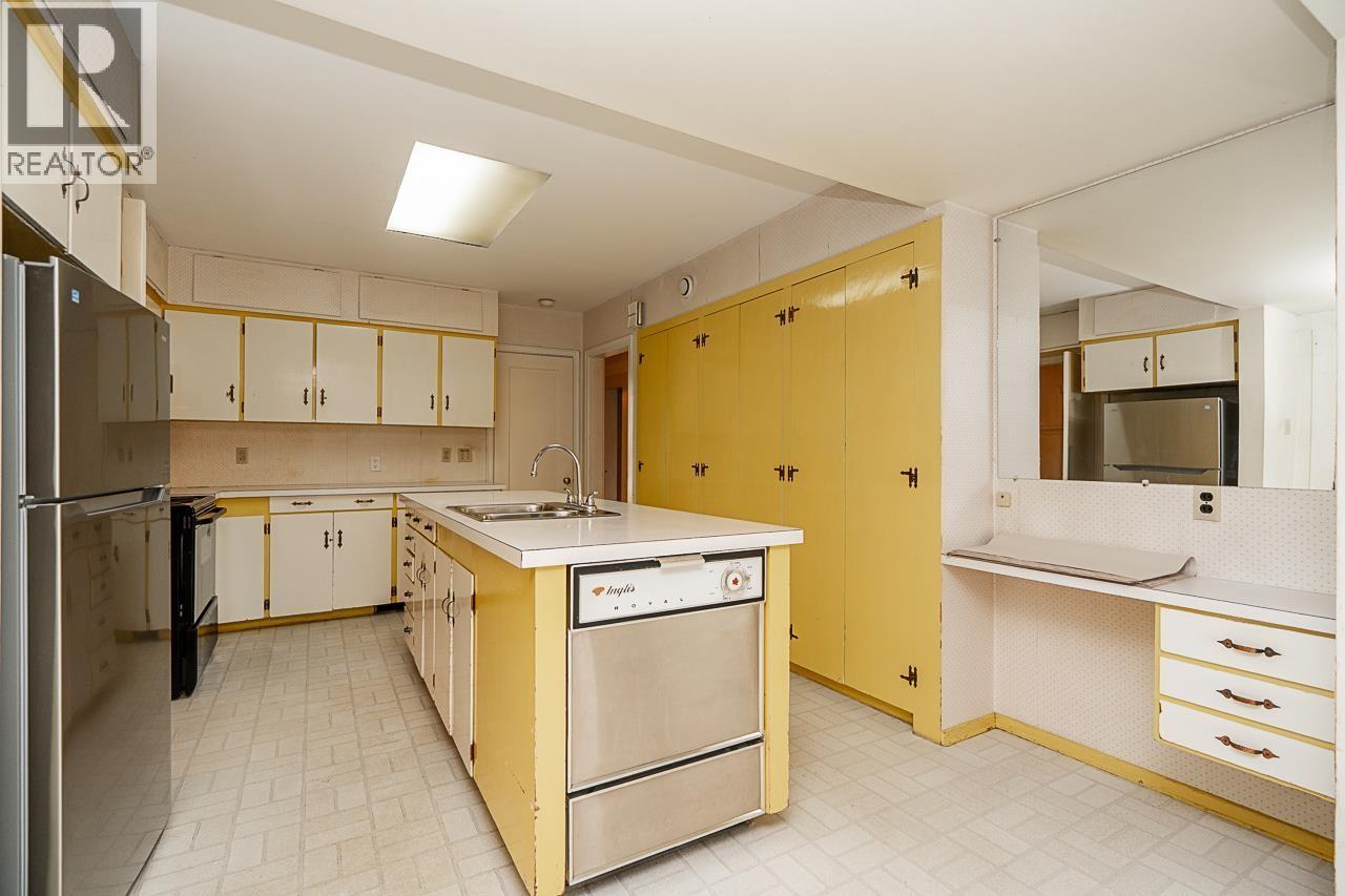1204 Grand Boulevard, North Vancouver, BC - Indoor Photo Showing Kitchen