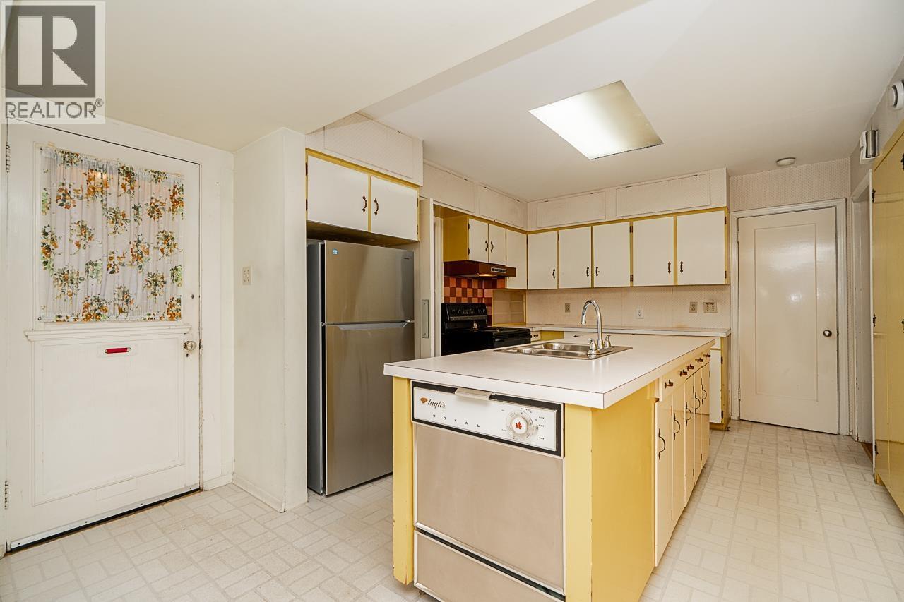 1204 Grand Boulevard, North Vancouver, BC - Indoor Photo Showing Kitchen