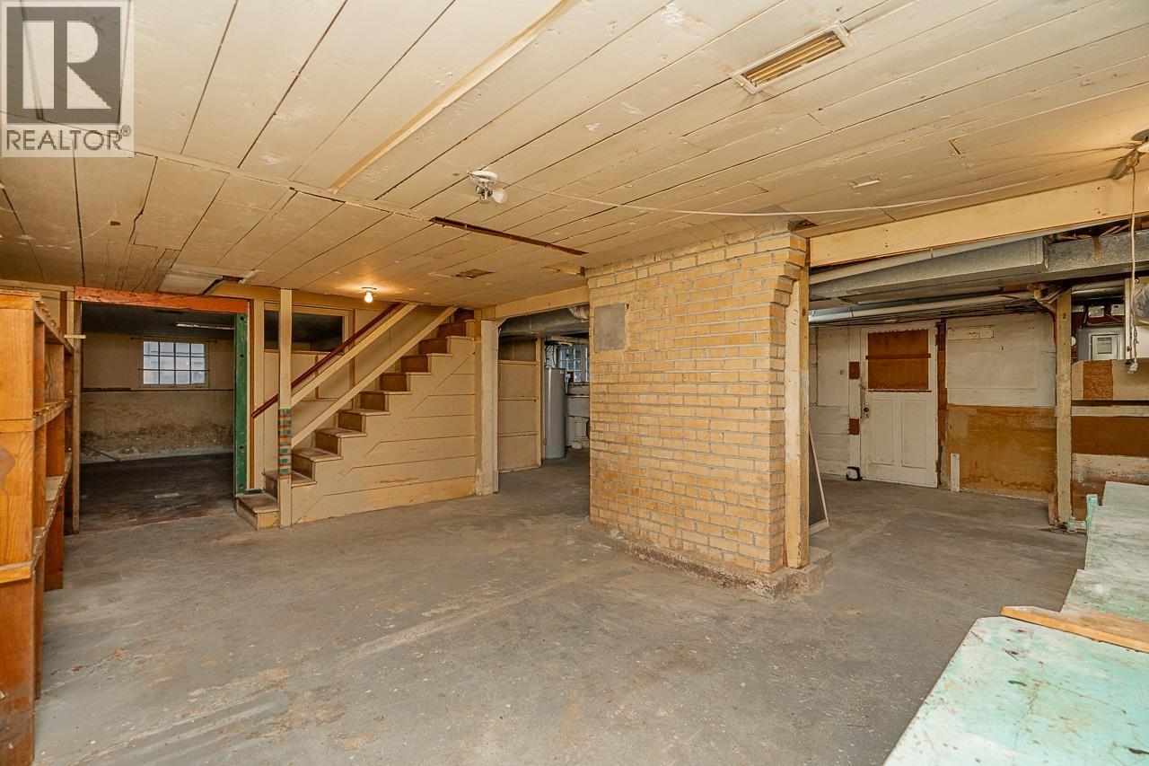 1204 Grand Boulevard, North Vancouver, BC - Indoor Photo Showing Garage