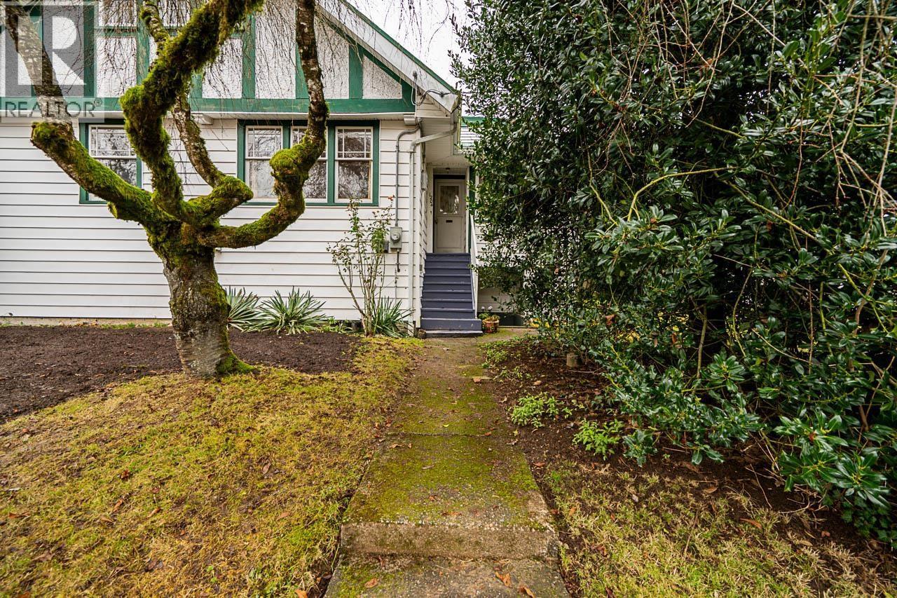 1204 Grand Boulevard, North Vancouver, BC - Outdoor