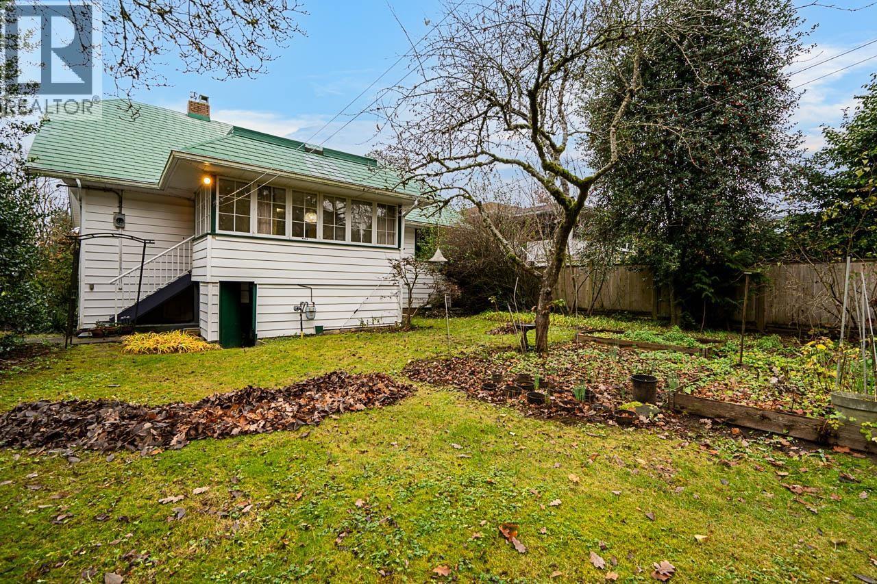1204 Grand Boulevard, North Vancouver, BC - Outdoor