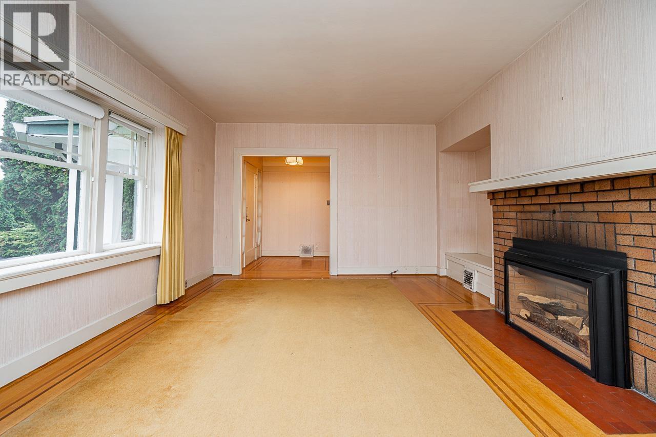 1204 Grand Boulevard, North Vancouver, BC - Indoor With Fireplace
