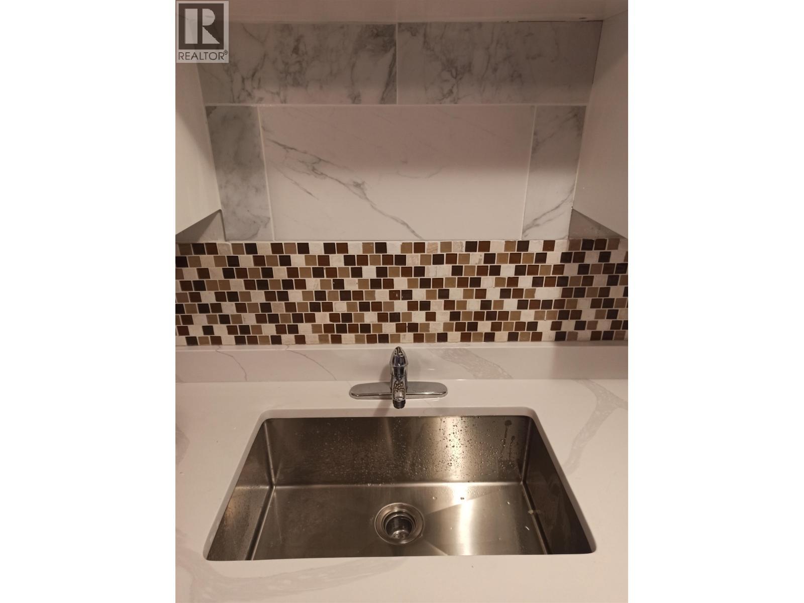 Lower 2165 Prairie Avenue, Port Coquitlam, BC - Indoor Photo Showing Kitchen