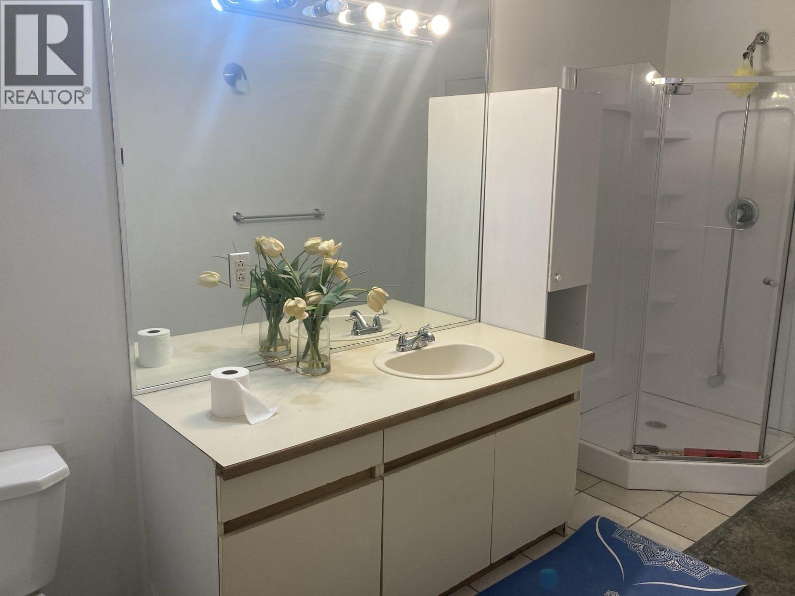 A 2648 Kingsway Avenue, Port Coquitlam, BC - Indoor Photo Showing Bathroom