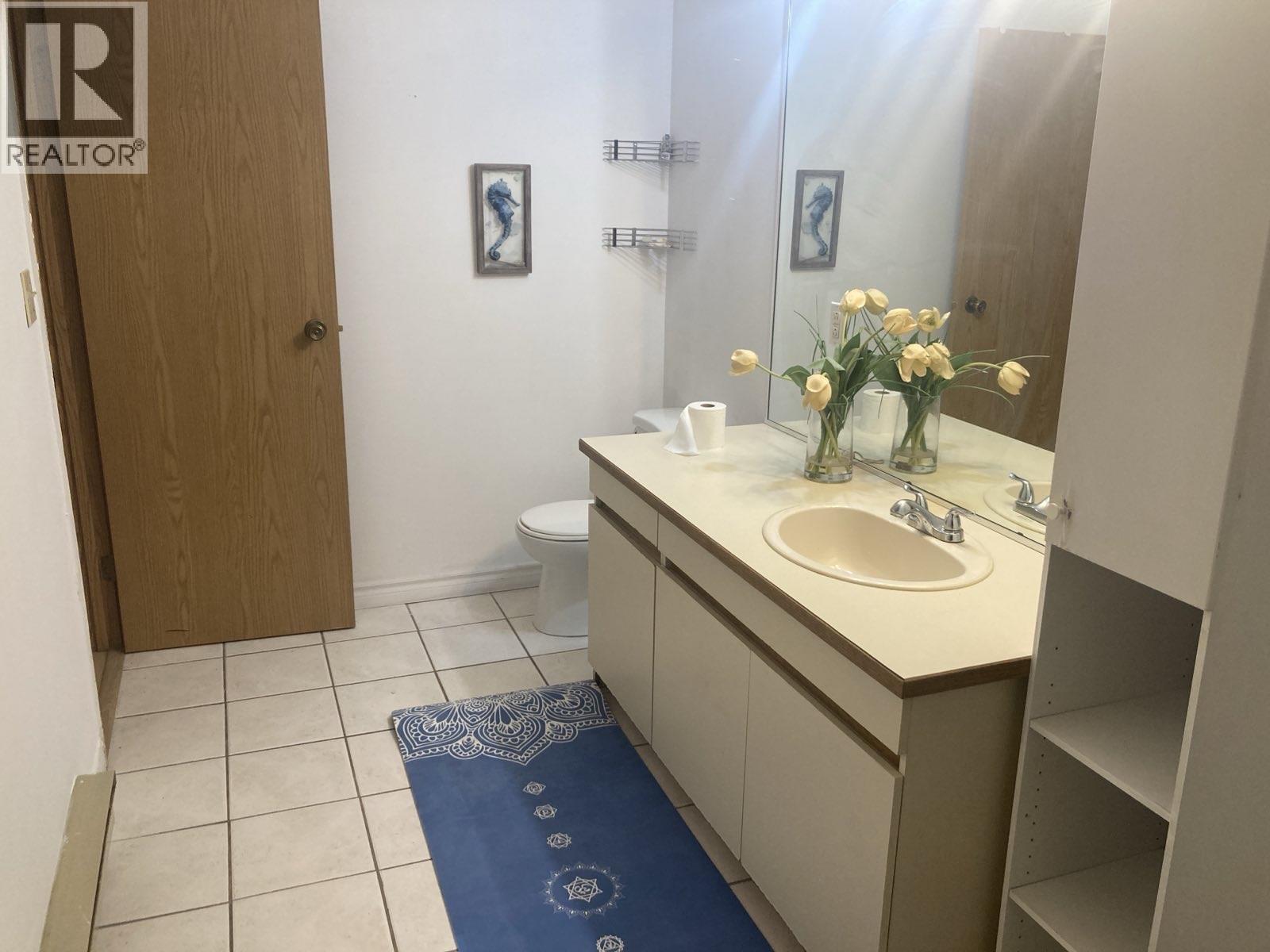 A 2648 Kingsway Avenue, Port Coquitlam, BC - Indoor Photo Showing Bathroom