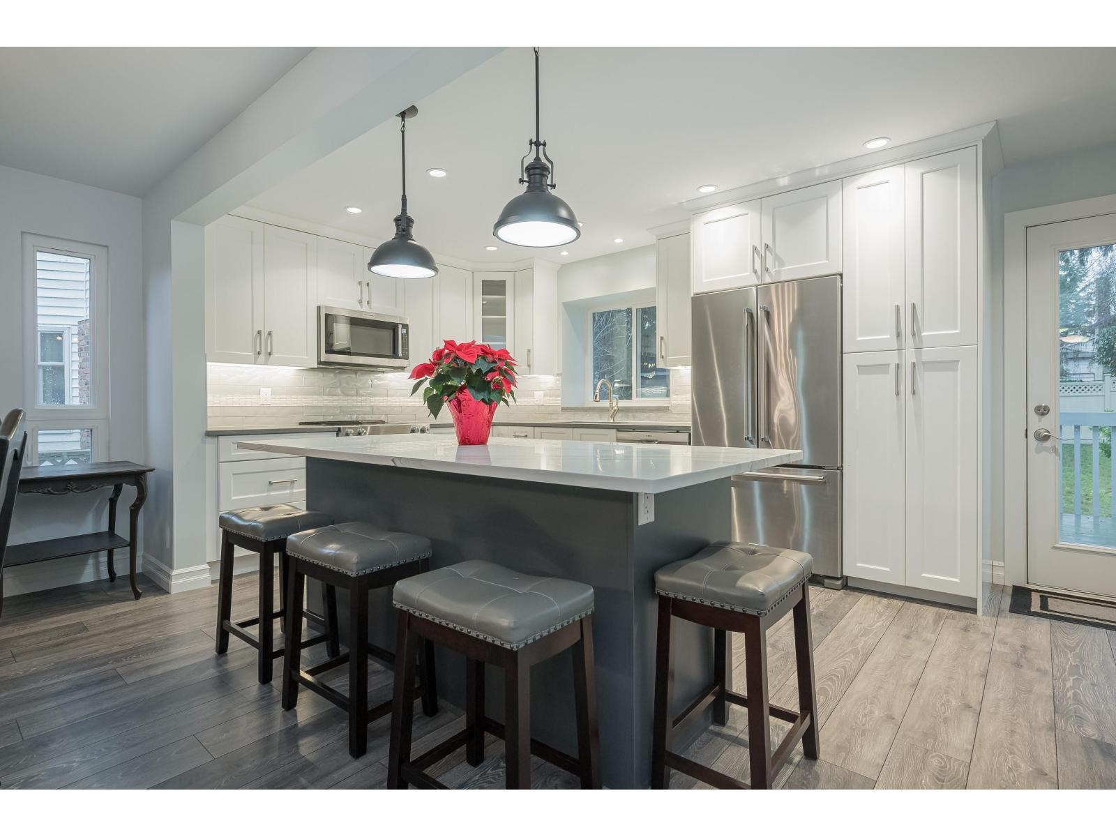 10037 158A Street, Surrey, BC - Indoor Photo Showing Kitchen With Upgraded Kitchen