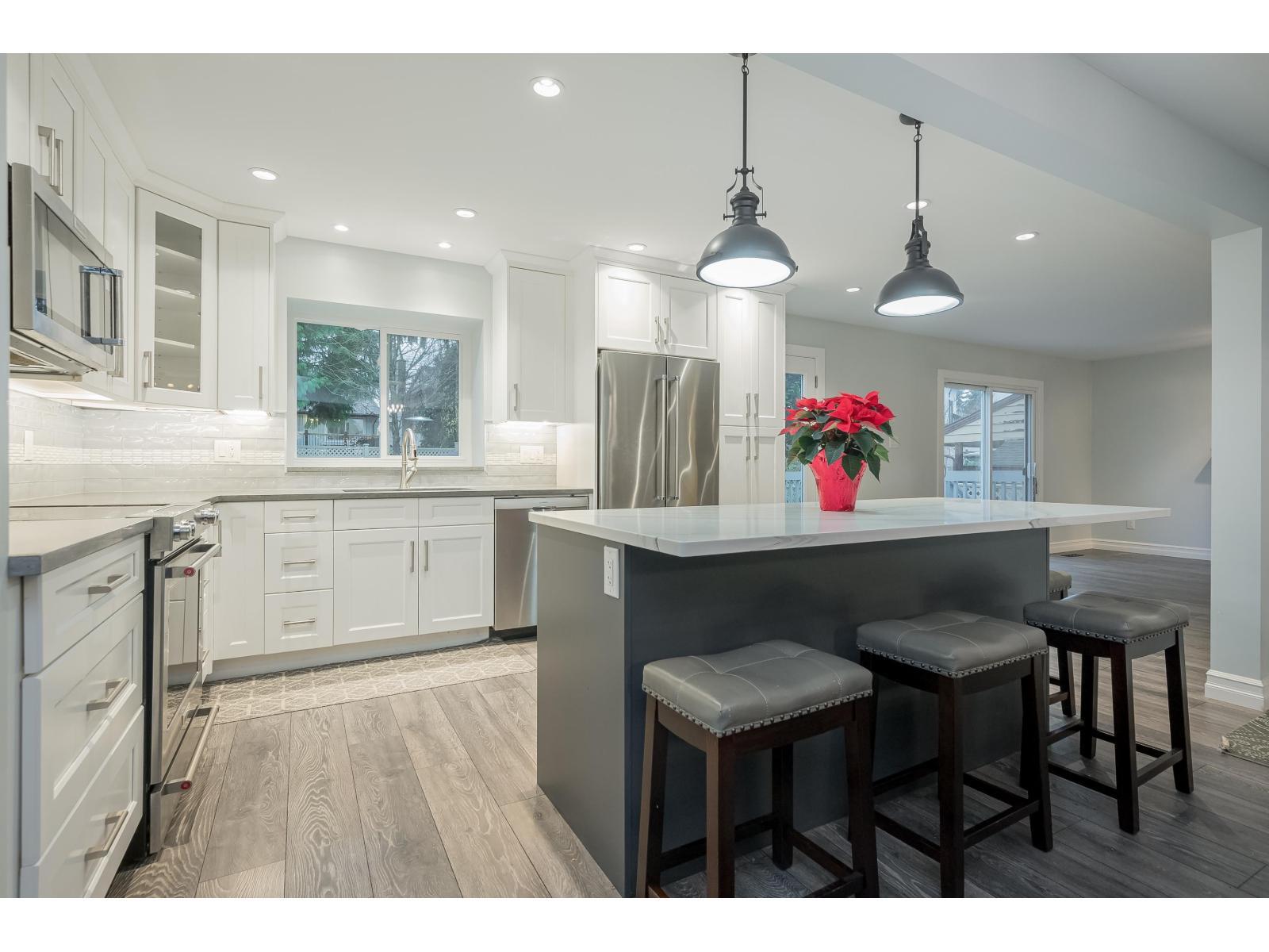 10037 158A Street, Surrey, BC - Indoor Photo Showing Kitchen With Upgraded Kitchen