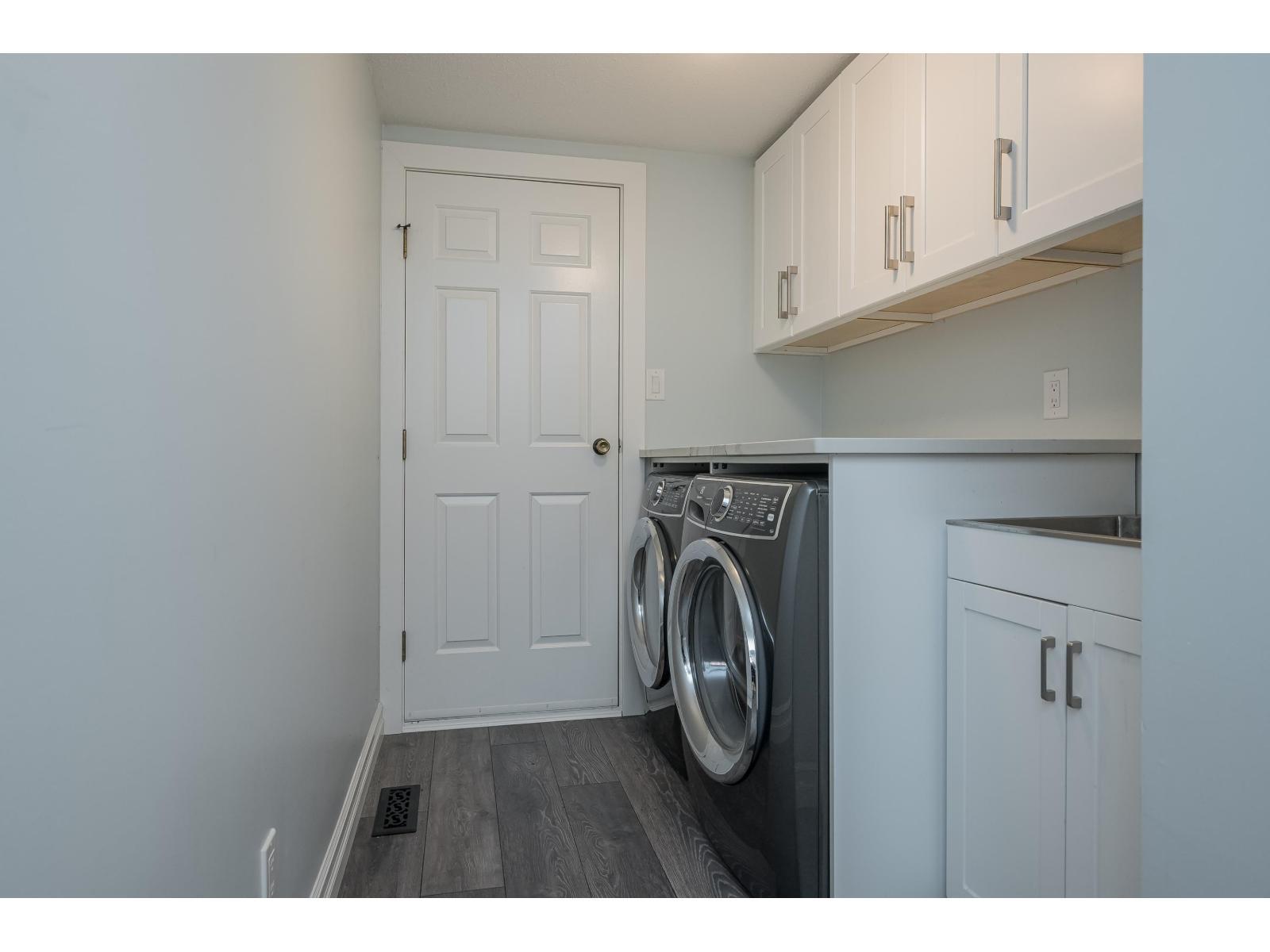 10037 158A Street, Surrey, BC - Indoor Photo Showing Laundry Room