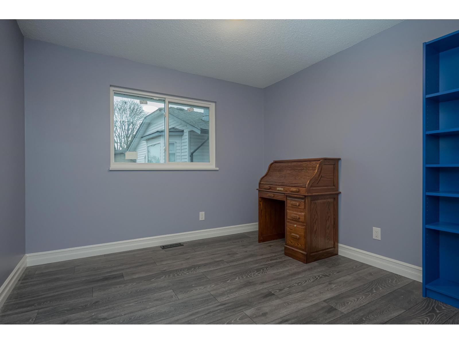 10037 158A Street, Surrey, BC - Indoor Photo Showing Other Room
