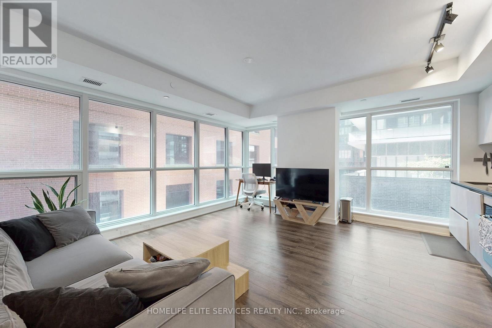 703 - 327 King Street W, Toronto, ON - Indoor Photo Showing Living Room