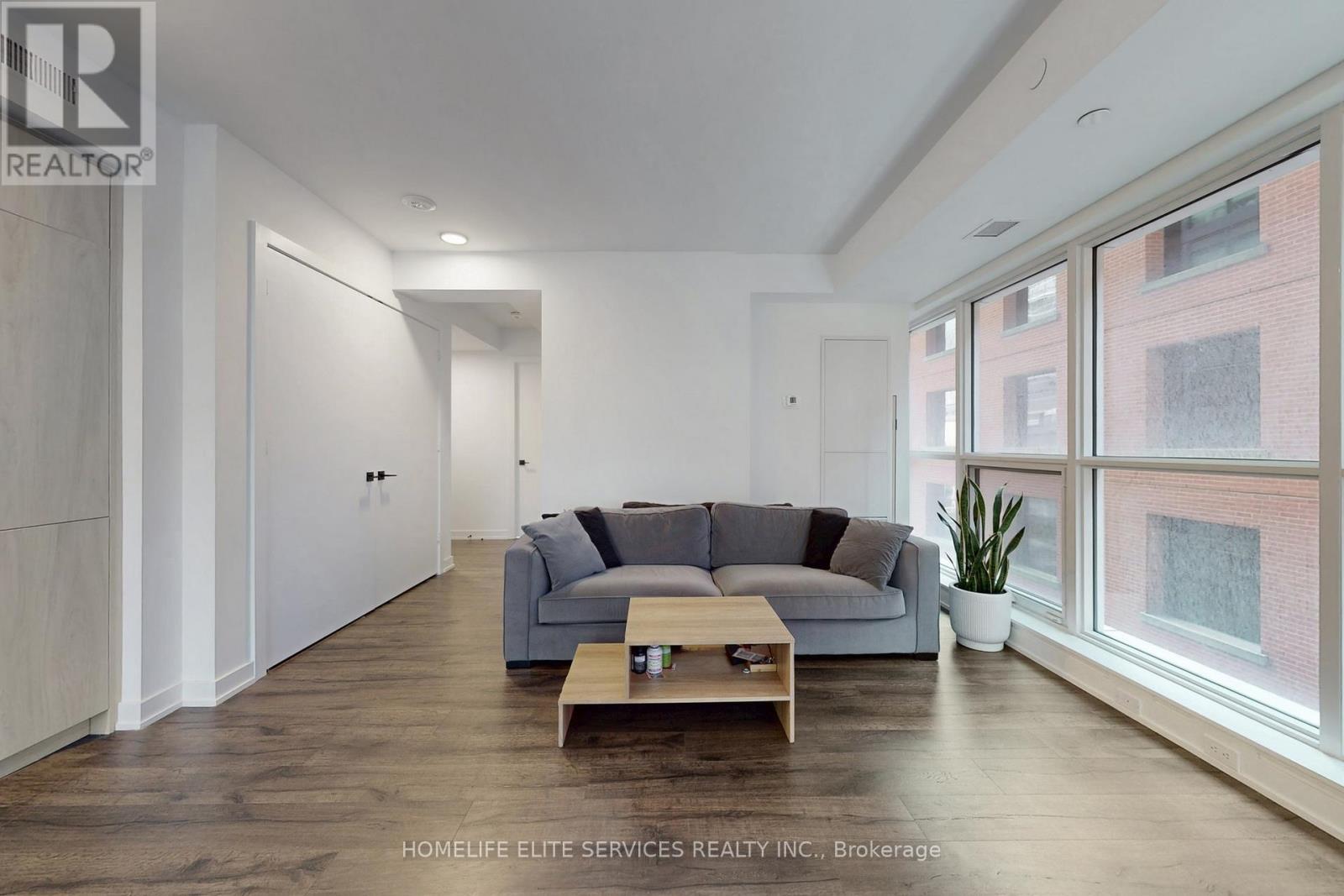 703 - 327 King Street W, Toronto, ON - Indoor Photo Showing Living Room