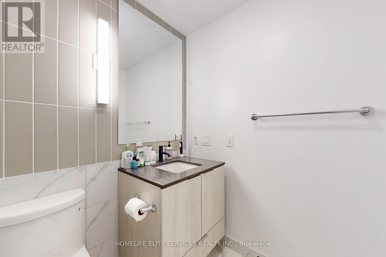 703 - 327 King Street W, Toronto, ON - Indoor Photo Showing Bathroom