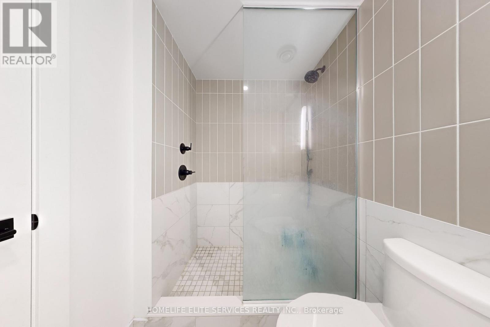 703 - 327 King Street W, Toronto, ON - Indoor Photo Showing Bathroom