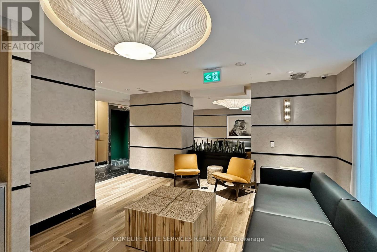 703 - 327 King Street W, Toronto, ON - Indoor Photo Showing Garage