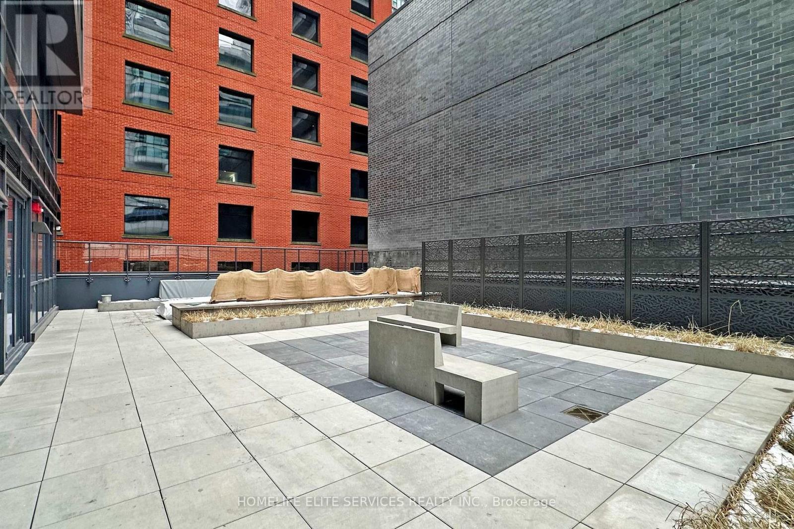 703 - 327 King Street W, Toronto, ON - Outdoor