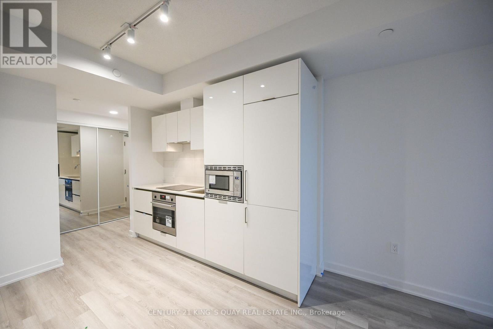 3410 - 238 Simcoe Street, Toronto, ON - Indoor Photo Showing Kitchen