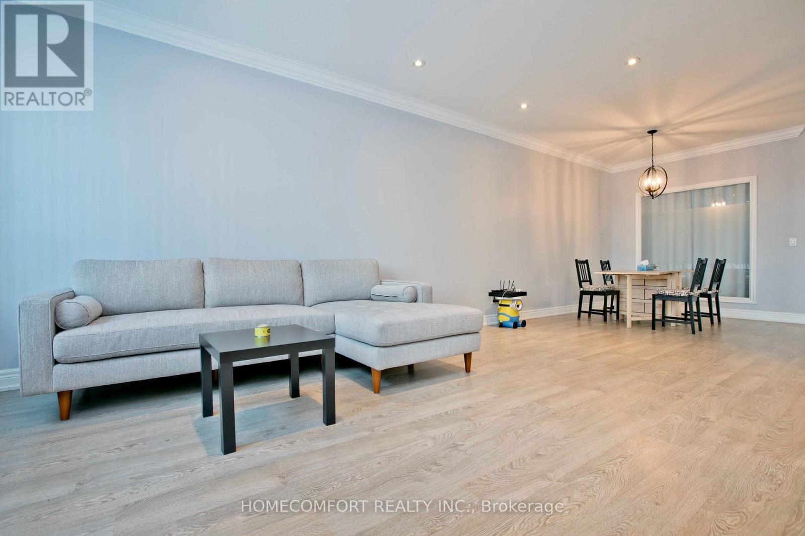 109 - 62 Suncrest Boulevard, Markham, ON - Indoor Photo Showing Living Room