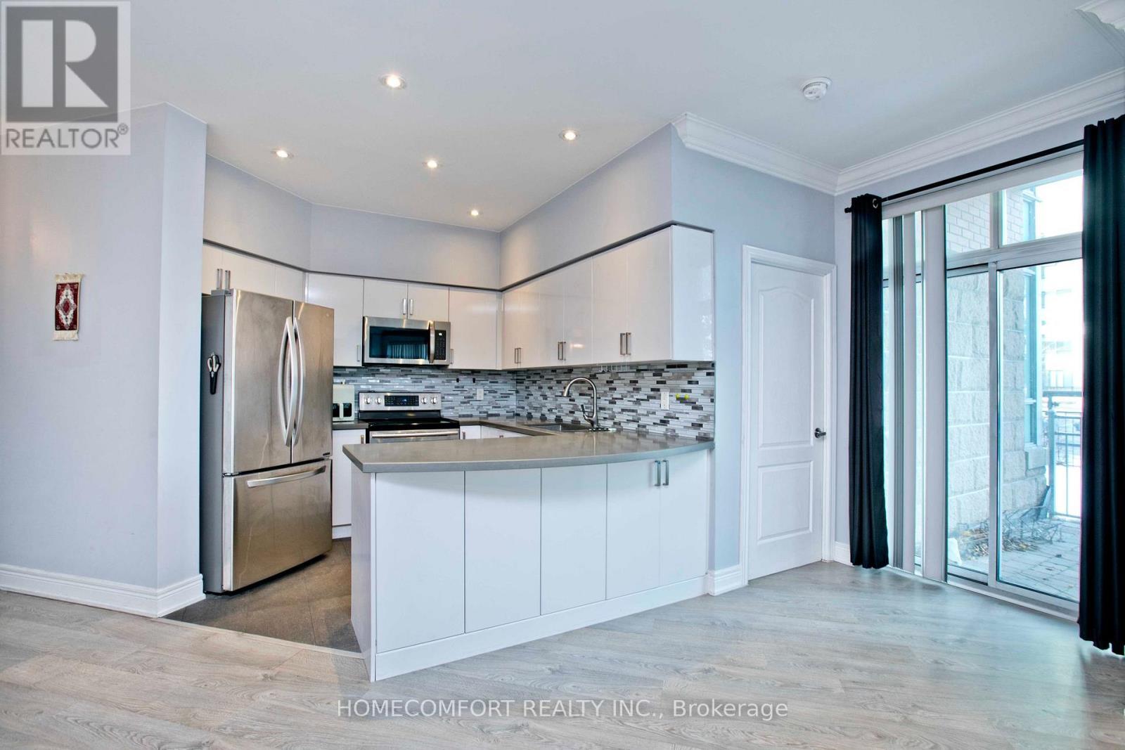 109 - 62 Suncrest Boulevard, Markham, ON - Indoor Photo Showing Kitchen