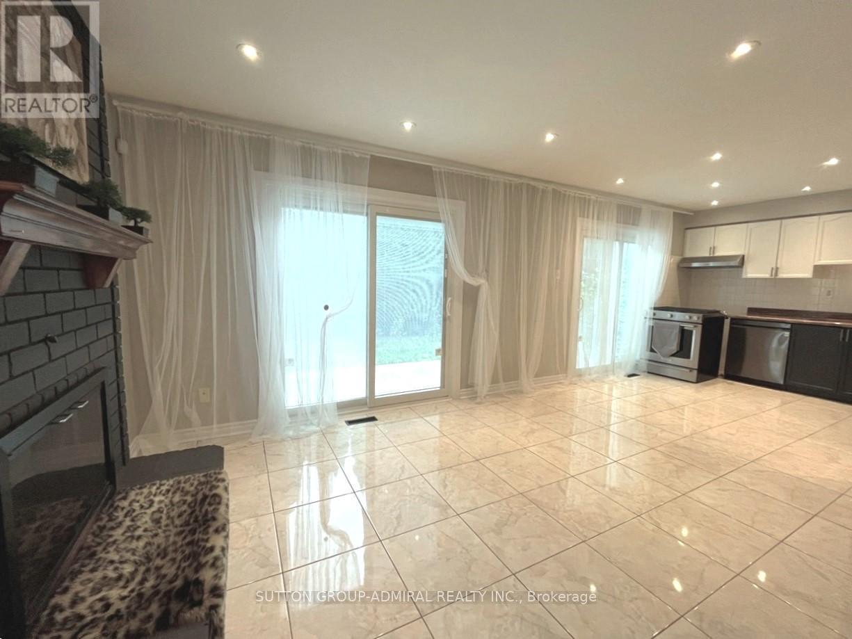 71 Covent Crescent, Aurora, ON - Indoor Photo Showing Kitchen With Fireplace