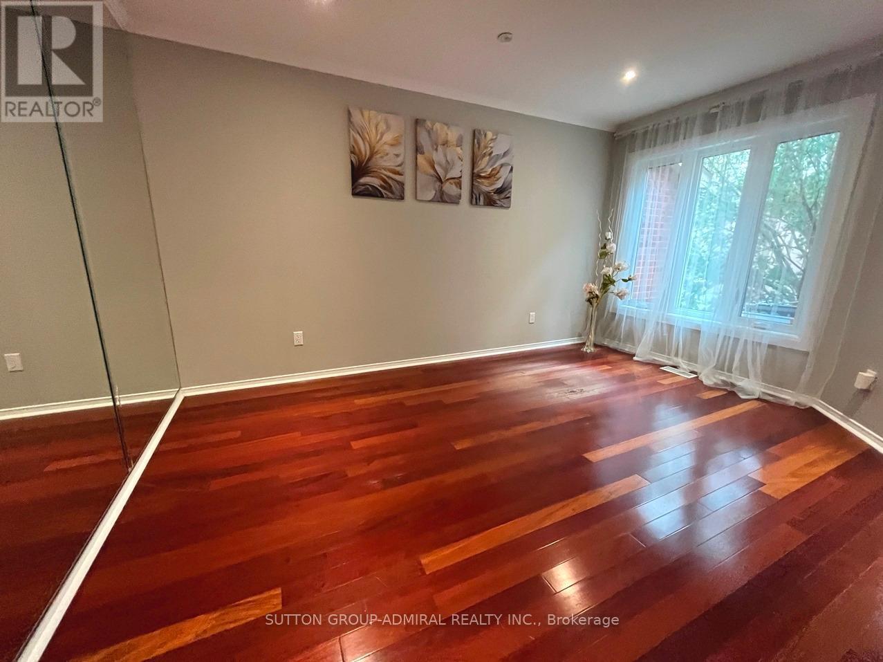 71 Covent Crescent, Aurora, ON - Indoor Photo Showing Other Room