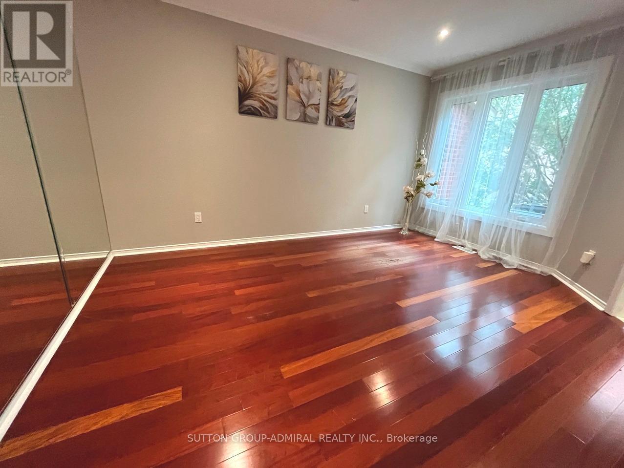 71 Covent Crescent, Aurora, ON - Indoor Photo Showing Other Room