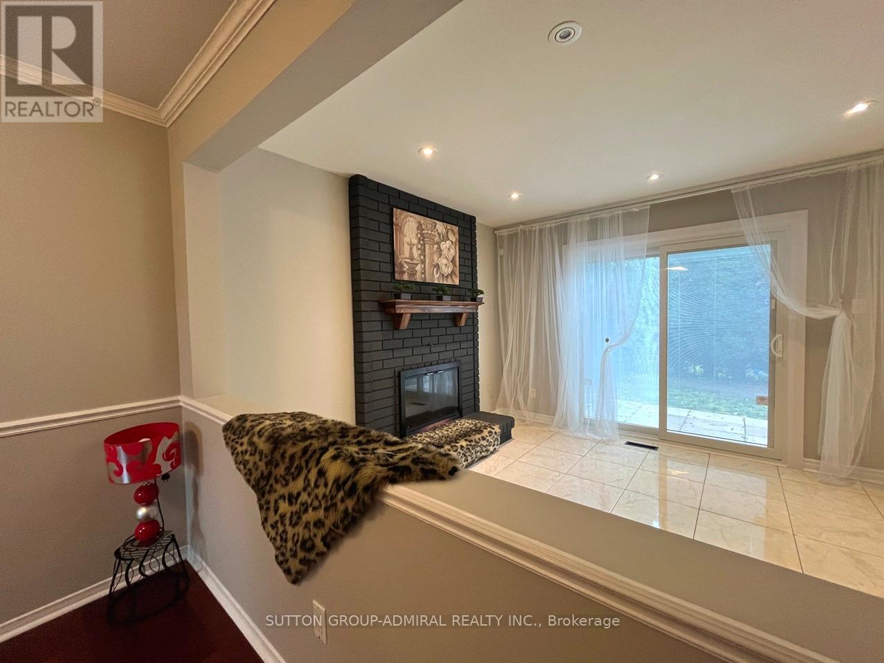 71 Covent Crescent, Aurora, ON - Indoor Photo Showing Other Room